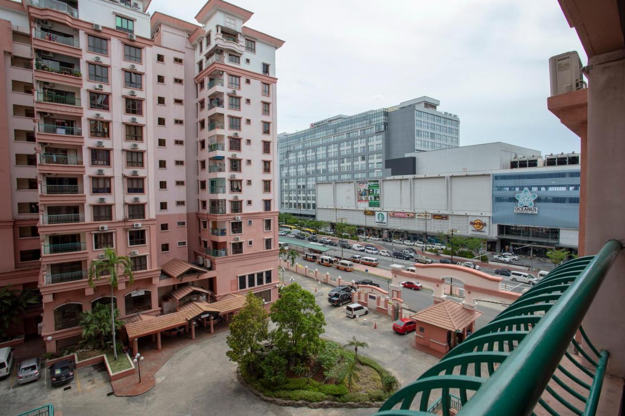 Marina Court Kota Kinabalu-Stay And Get Cash Rebate Exteriör bild